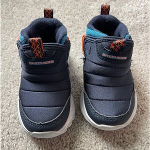 Toddler sneakers. Excellent condition
